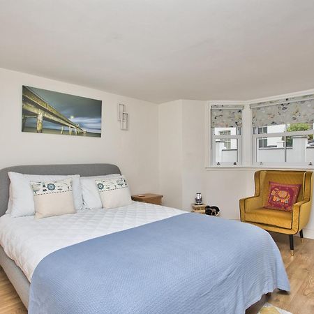 Spacious Seaside Escape In The Heart Of Deal, 4 Mins From The Beach Екстер'єр фото