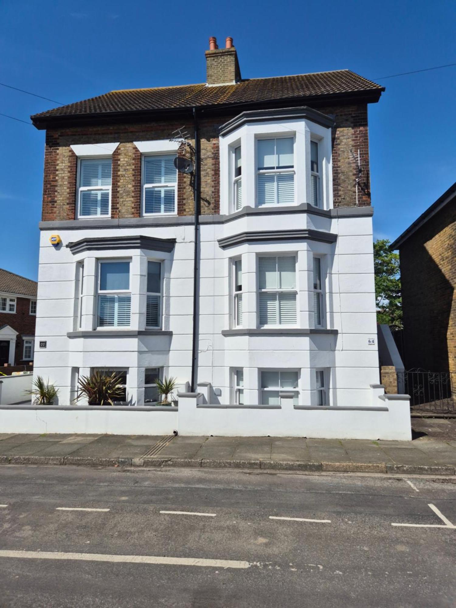 Spacious Seaside Escape In The Heart Of Deal, 4 Mins From The Beach Екстер'єр фото