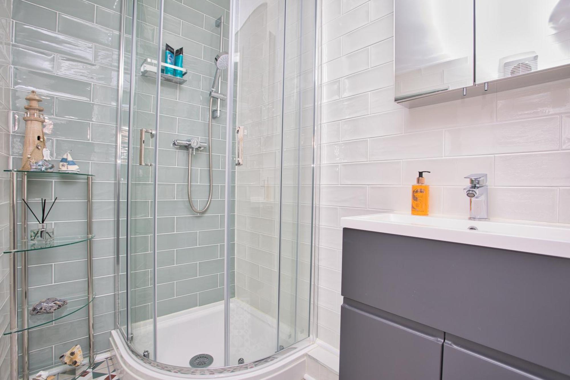 Spacious Seaside Escape In The Heart Of Deal, 4 Mins From The Beach Екстер'єр фото
