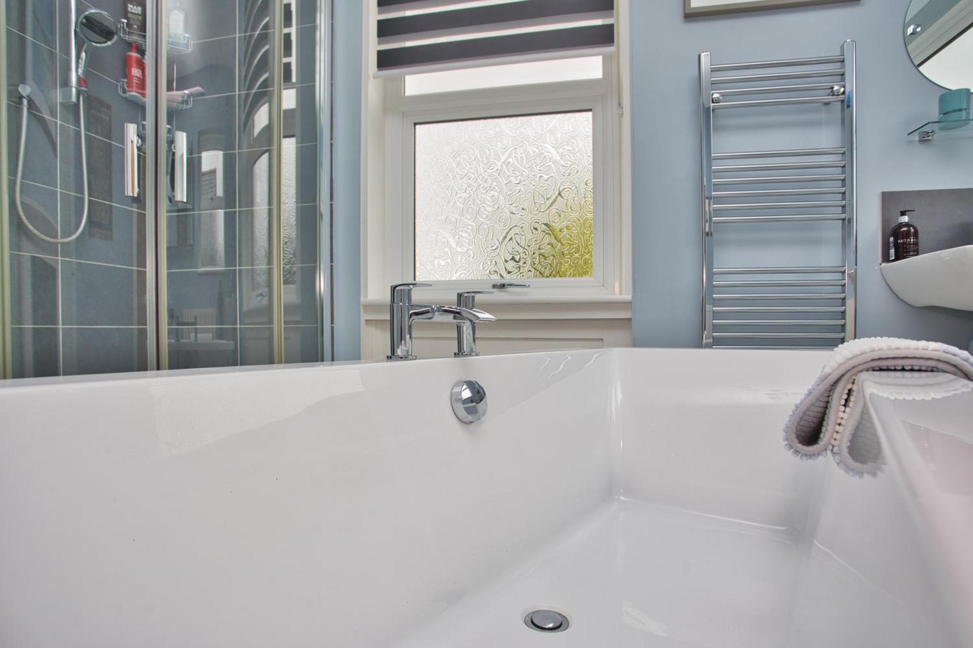 Spacious Seaside Escape In The Heart Of Deal, 4 Mins From The Beach Екстер'єр фото