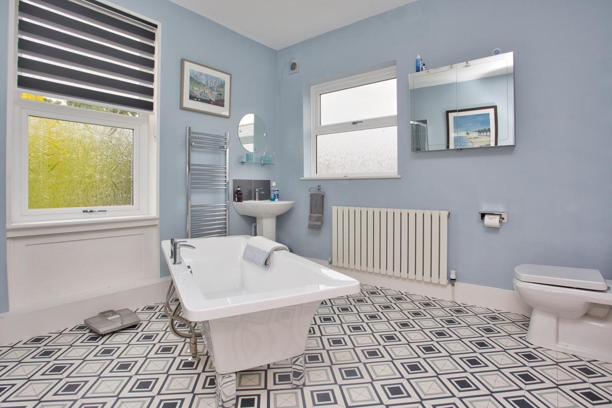 Spacious Seaside Escape In The Heart Of Deal, 4 Mins From The Beach Екстер'єр фото