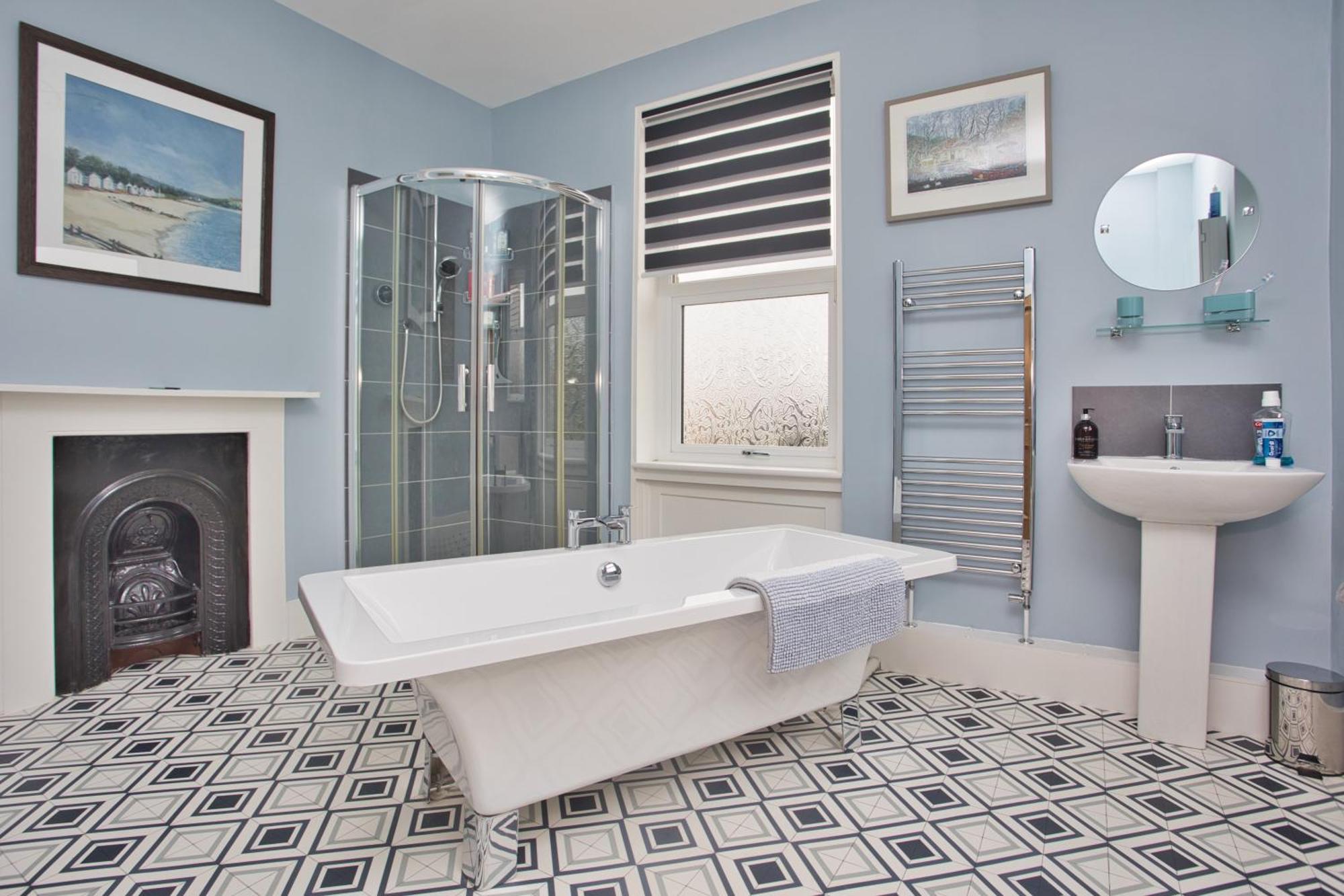 Spacious Seaside Escape In The Heart Of Deal, 4 Mins From The Beach Екстер'єр фото